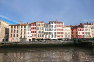 Bayonne die baskische Hauptstadt am Fluss Nive