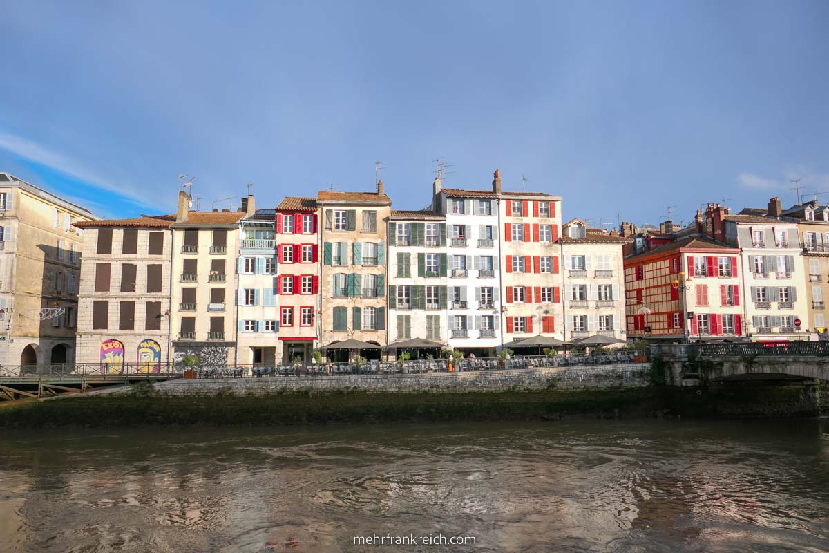 Bayonne die baskische Hauptstadt am Fluss Nive