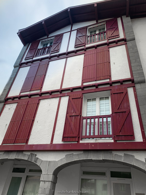 In Hendaye gibt es eine Vielzahl von baskischen Fachwerkhäusern