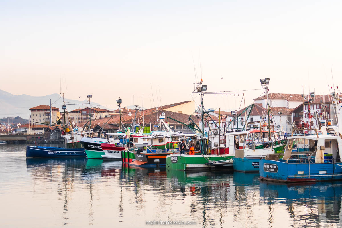 Der Fischereihafen von Saint-Jean-de-Luz im französischen Baskenland
