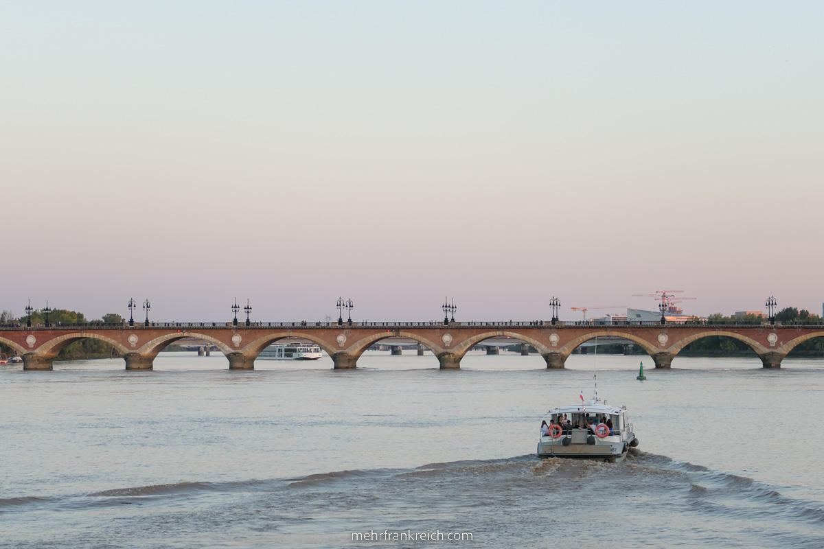 Bordeaux Pont Saint de Pierre Boot