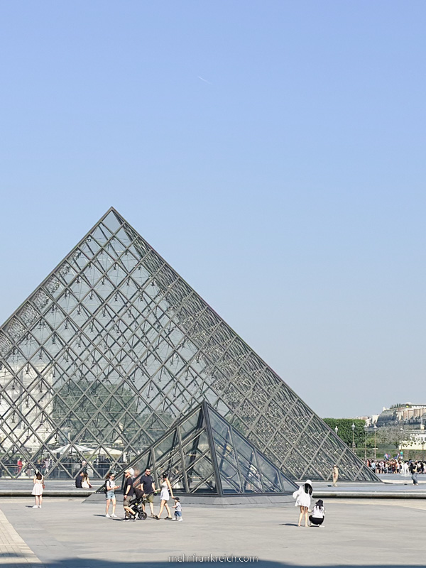 Paris Glaspyramide Louvre
