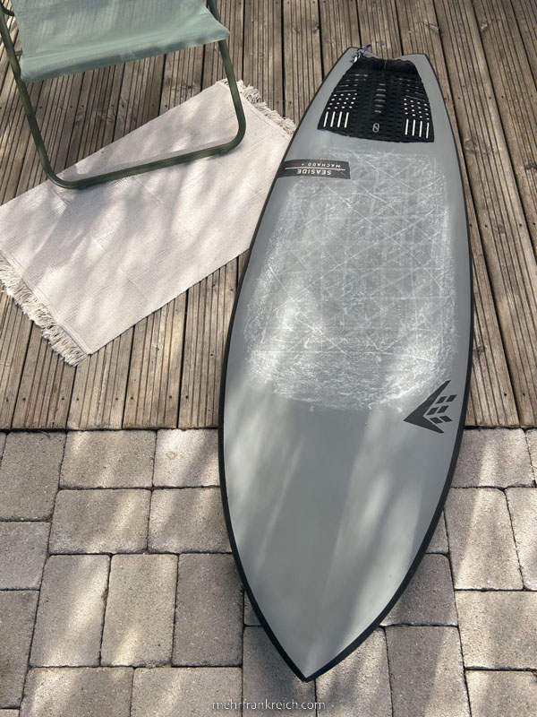 surfboard-reparieren-spraypaint-grau