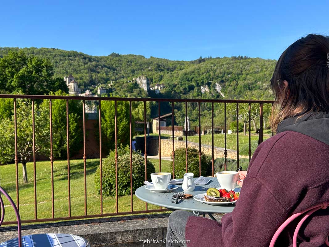 frankreich-lot-hotel-spa-saint-cirq-frühstück-ausblick