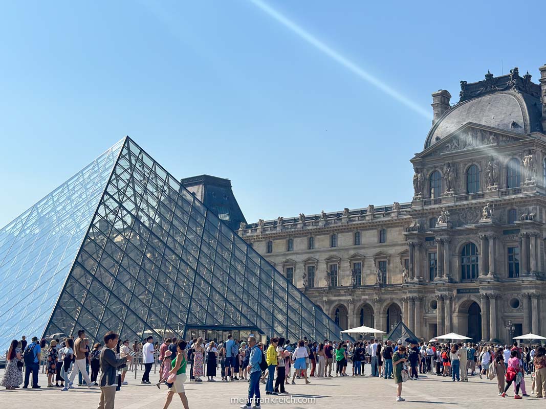 Louvre Paris Eintrittsschlange